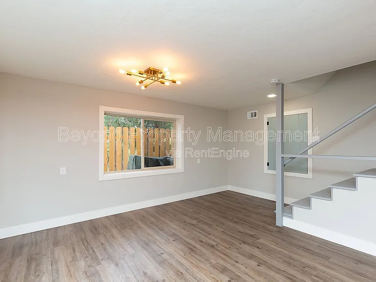 5464 Gilbert Dr — Photo 5