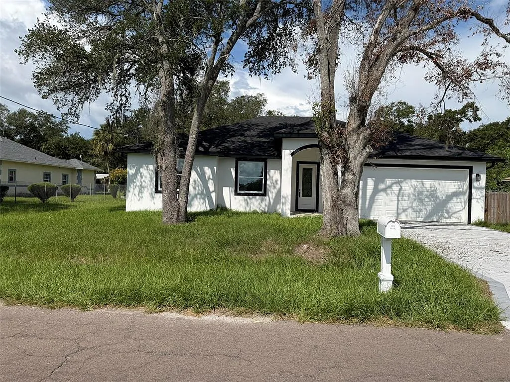 3 bed, 2.0 bath, 1920 sqft, $3,200 — Photo 2