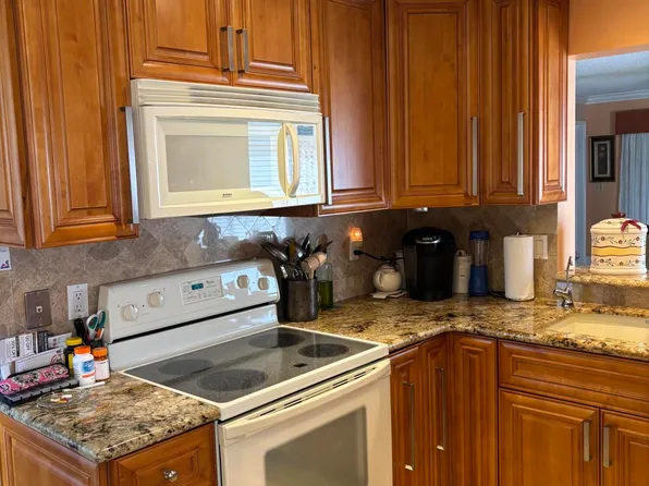 60 Pelican Pointe Drive #1020, Delray Beach, FL 33483