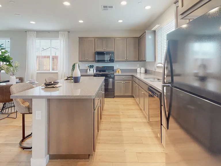 1590 Abundance Way — Photo 2