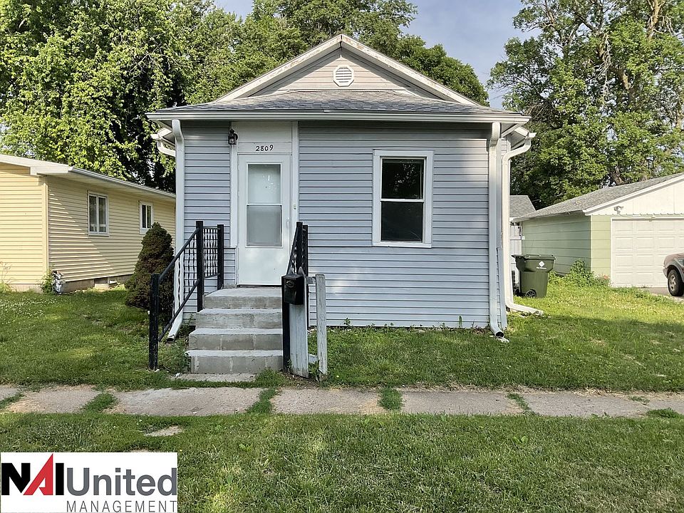 1st image of 2809 Center St