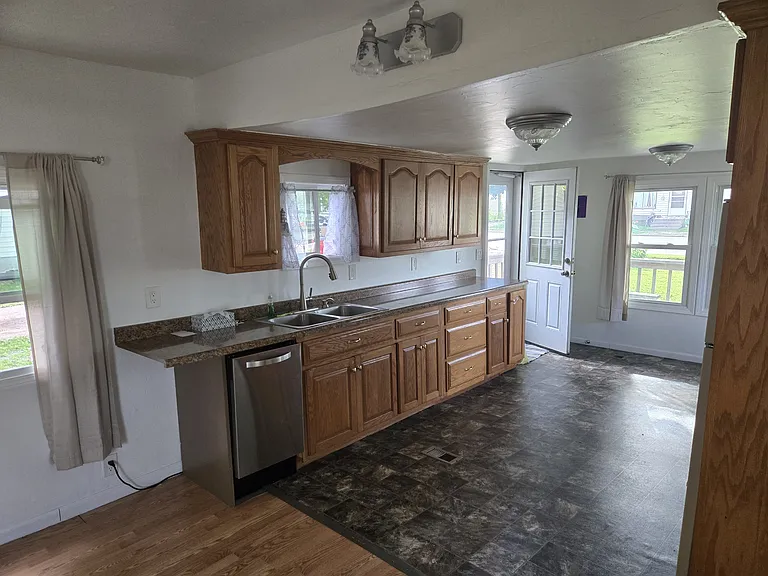 112 N Maple St — Photo 11