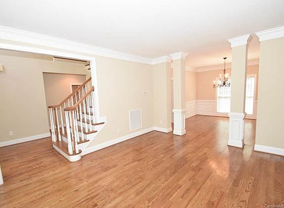 4th image of 10044 Warwickshire Ln