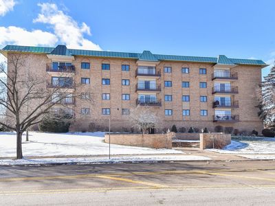 40 S Main St APT 4B, Glen Ellyn, IL, 60137