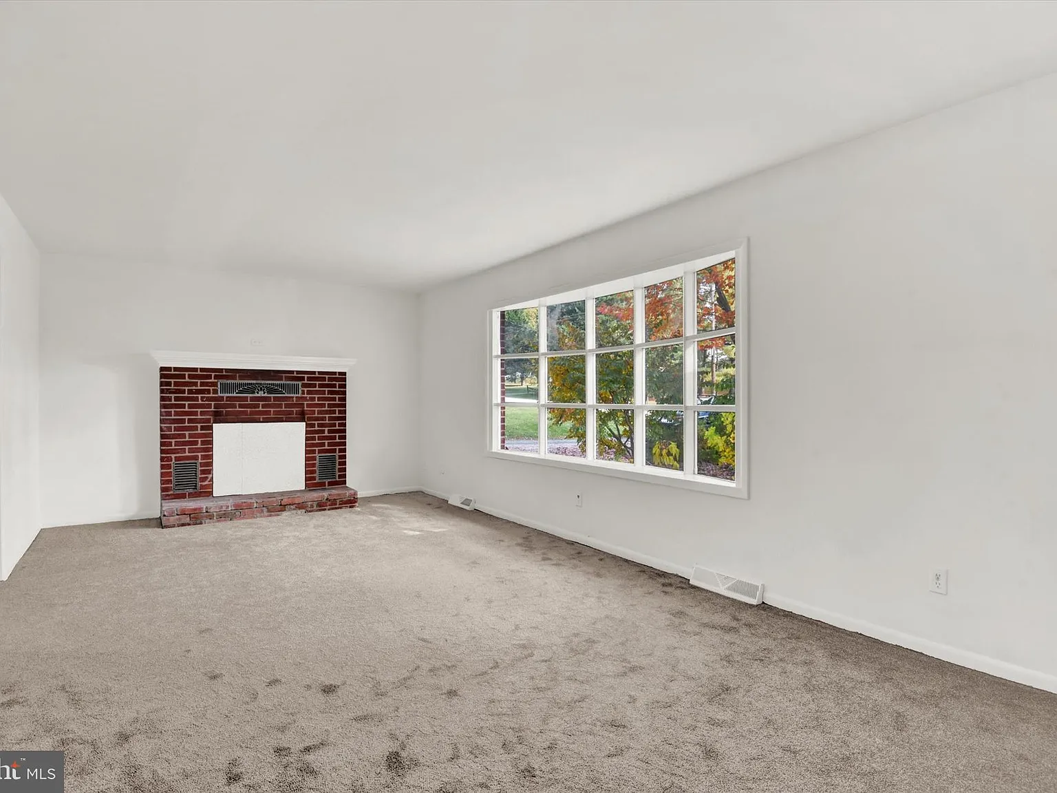3 bed, 2748 sqft, $2,100 — Photo 2
