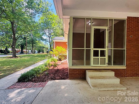 5th image of 1308 Arbor Dr