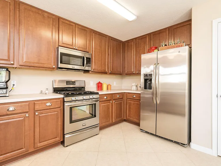 Stainless steel appliances, includes fridge