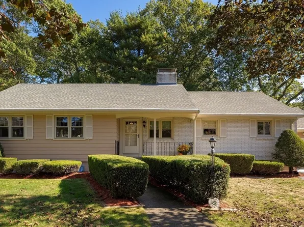 39 Walsh Ave, Stoneham, MA 02180