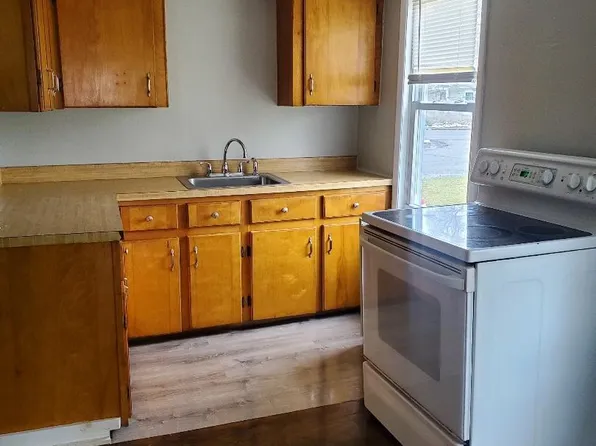 13 Cottage St #A, Rockland, ME 04841