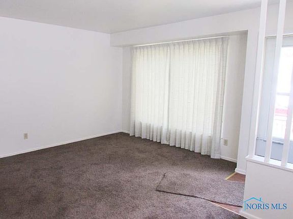 4th image of 543 W Gramercy Ave
