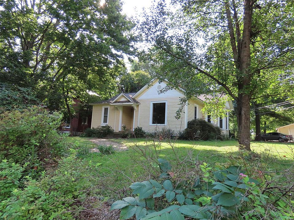 1st image of 656 E Vandalia St