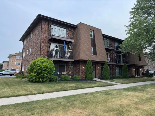 7005 99th St APT 2W, Chicago Ridge, IL 60415