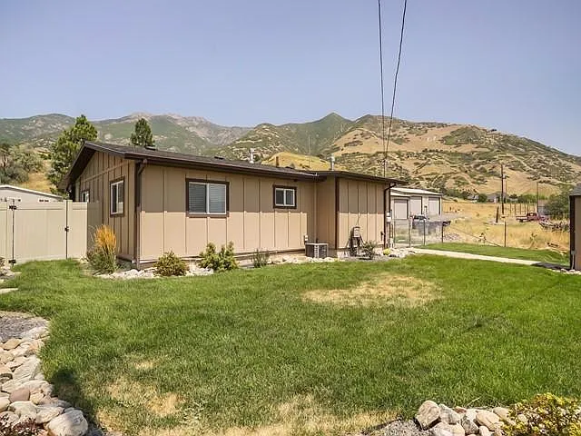 2561 E 6550 S — Photo 25