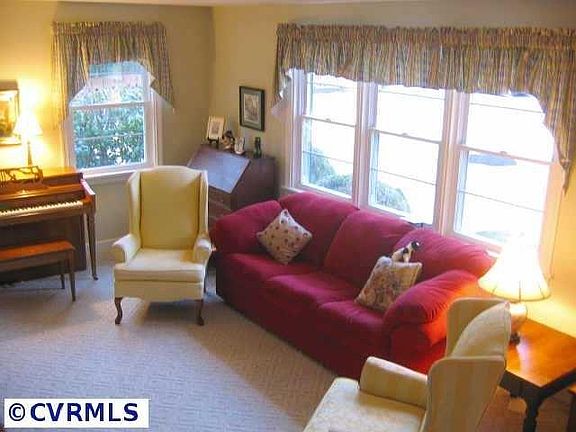 Large Terrace level room with full bath excess