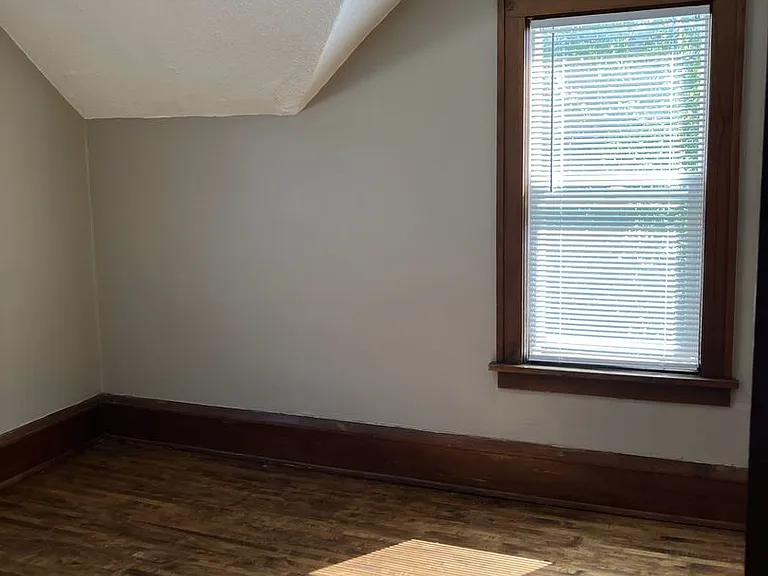 1016 Litchfield Ave SW — Photo 4
