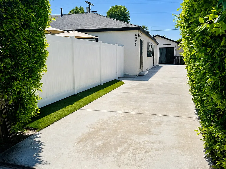 6327 Babcock — Photo 19