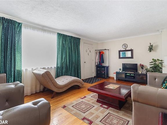 5th image of 120 Wellington St W