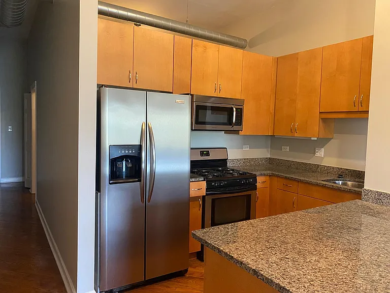 3125 W Fullerton Ave #305 — Photo 6