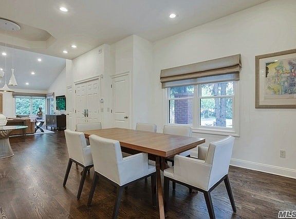 5th image of 204 Gosling Hill Dr