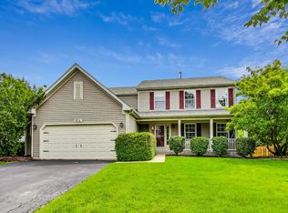 654 Providence Ln, Lindenhurst, IL 60046