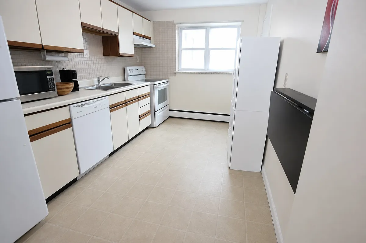 Building Photo - 65 Colborne Rd #3