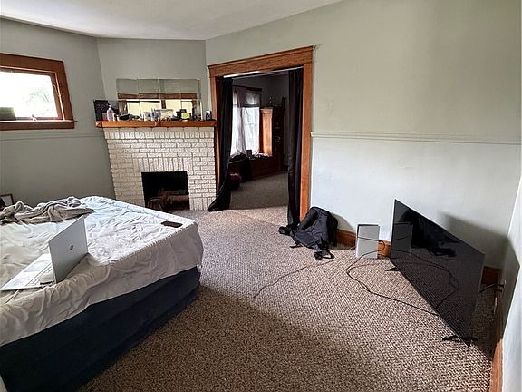 4th image of 916 E 144th St