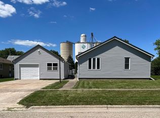 925 Stevens St, Jesup, IA 50648