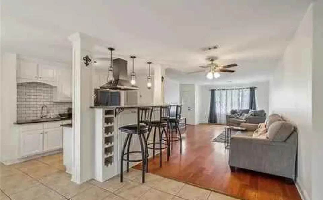 3 bed, 1370 sqft, $1,900 — Photo 4