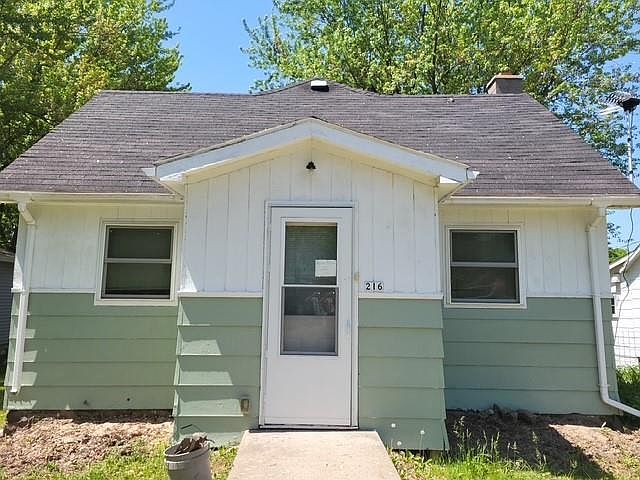 1st image of 216 2nd Street