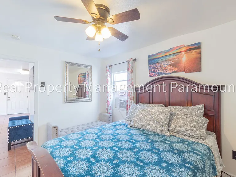 1362 E 61st Street — Photo 23