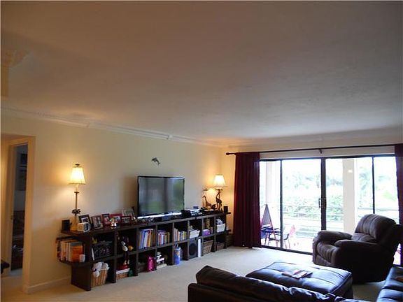4th image of 300 N Highway A1a #209b