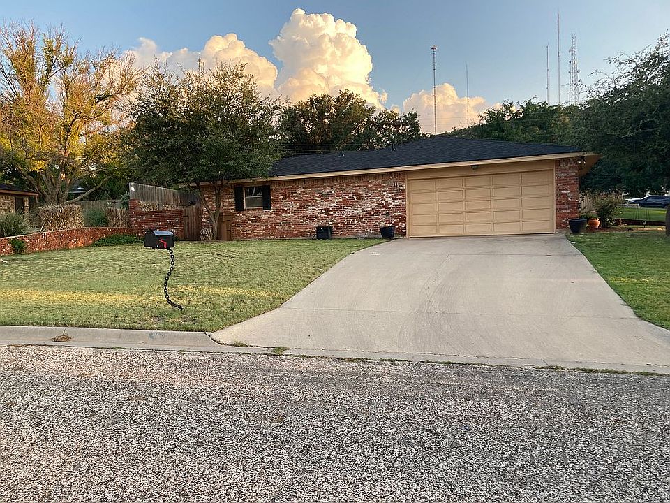 2nd image of 11 Coachmans Cir