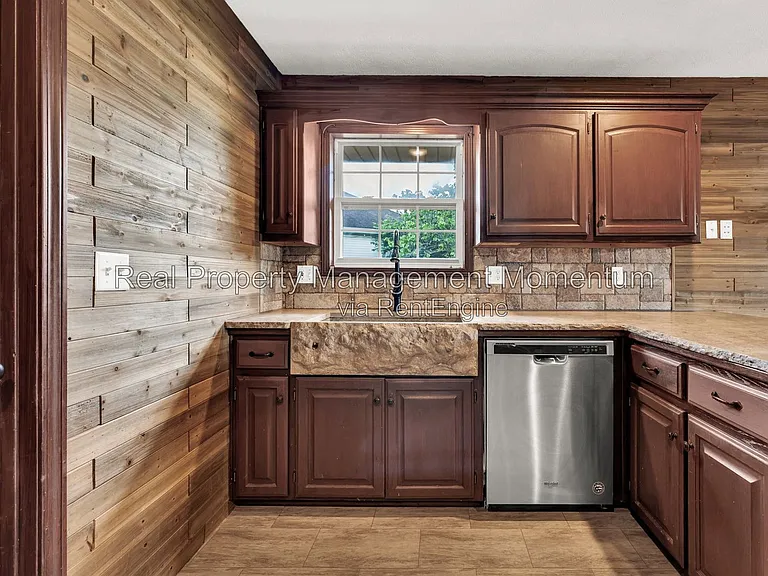813 Daniel Ln — Photo 10