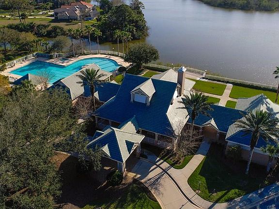 4th image of 4 N Riverwalk Dr