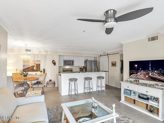 4th image of 700 BOARDWALK Drive #717
