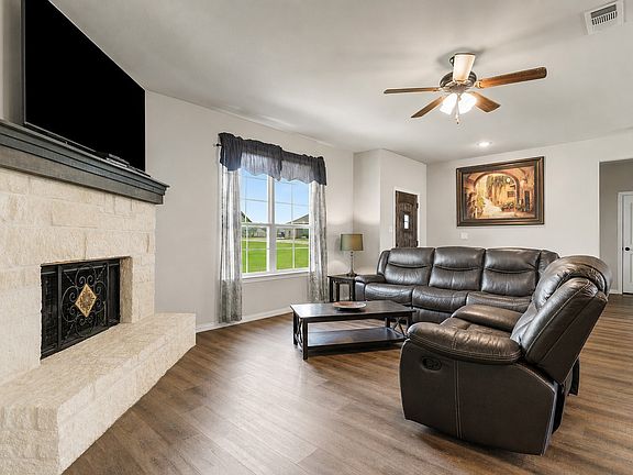 4th image of 1011 Northern Oaks Ct