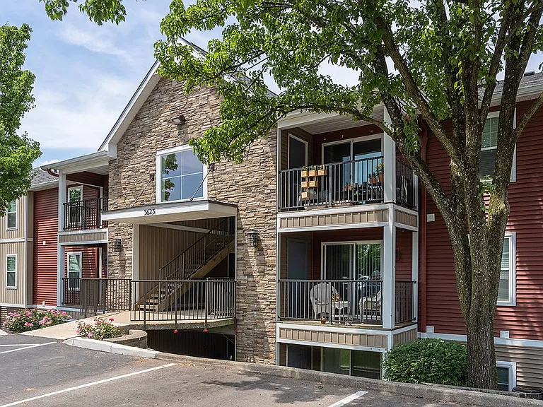 Hilltop Apartments — Photo 45