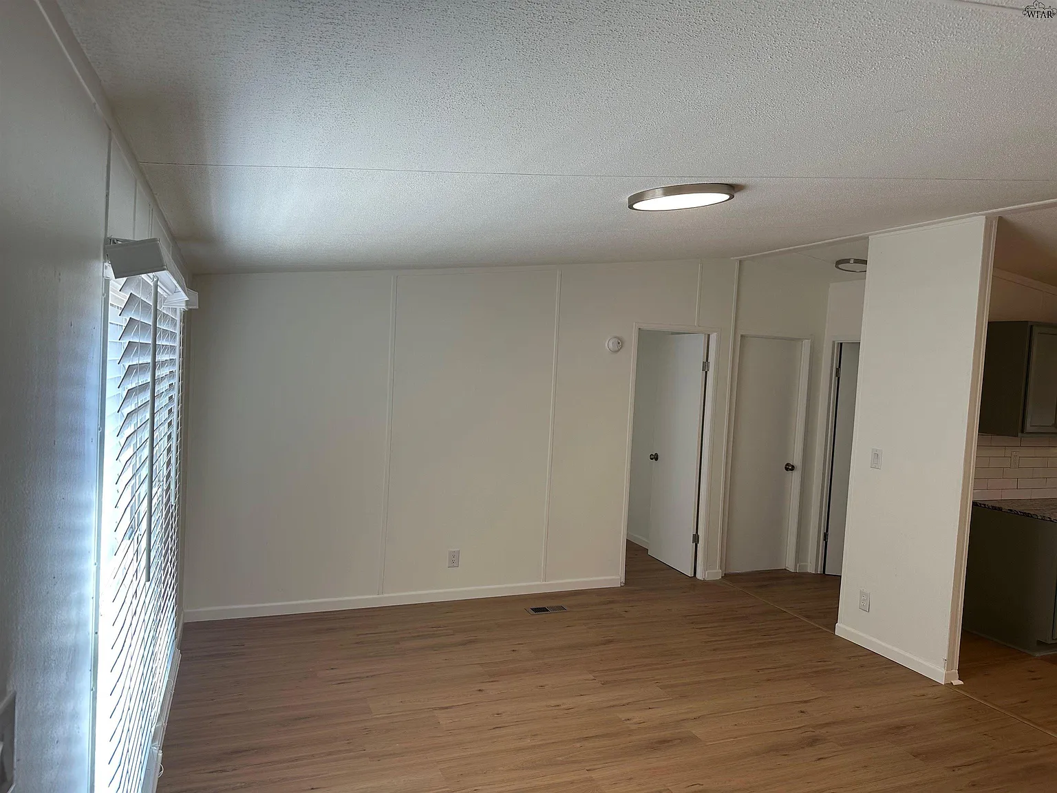 3 bed, 2.0 bath, 1080 sqft, $1,295 — Photo 2
