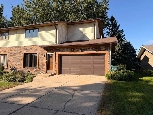 803 4th St NW, Orange City, IA 51041