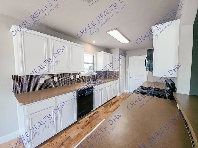 10929 Hawks Landing Rd — Photo 5
