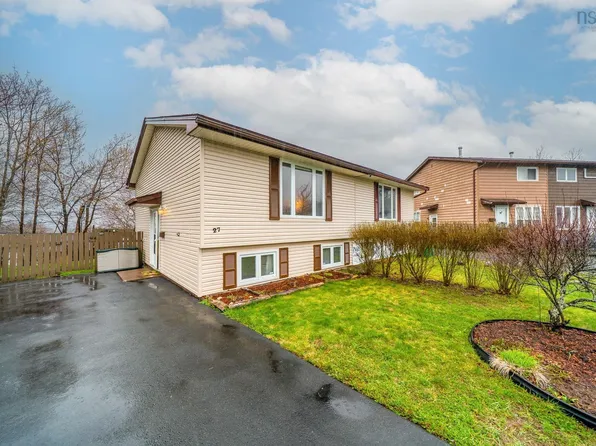 27 Cockburn Ct, Halifax, NS B4C 1K4