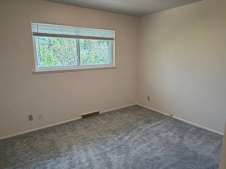 2636 Hickory Dr — Photo 14