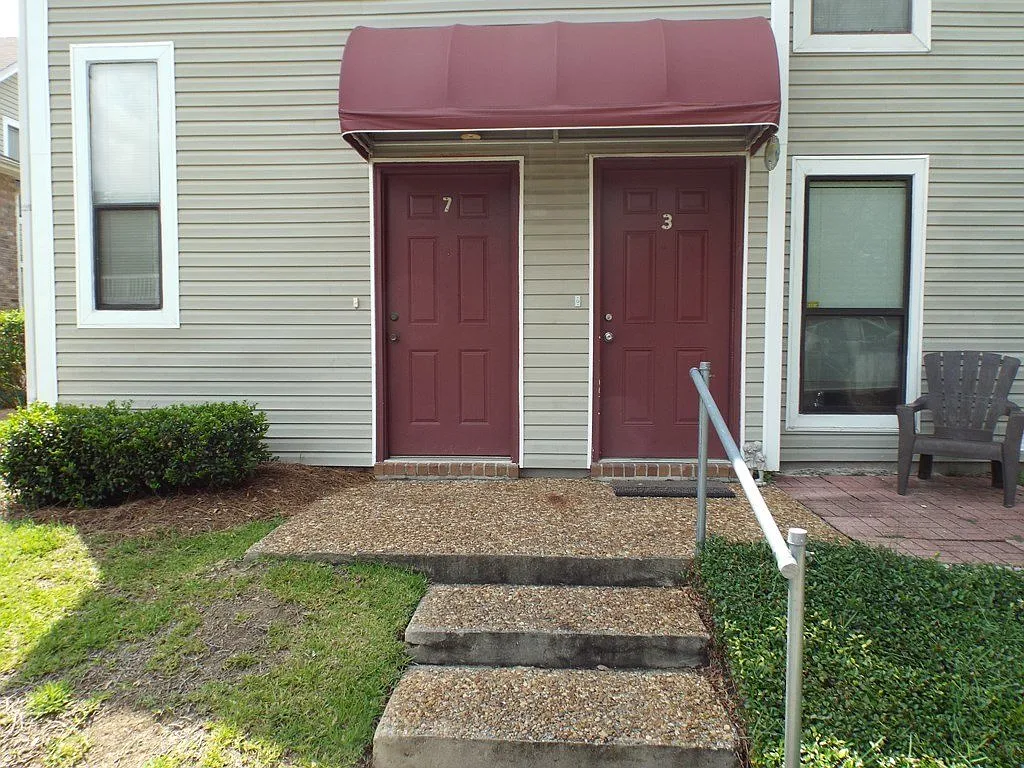 2 bed, 2.0 bath, 1201 sqft, $1,425 — Photo 3