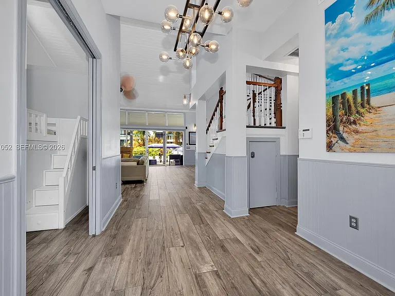 1074 NE Little River Dr — Photo 3