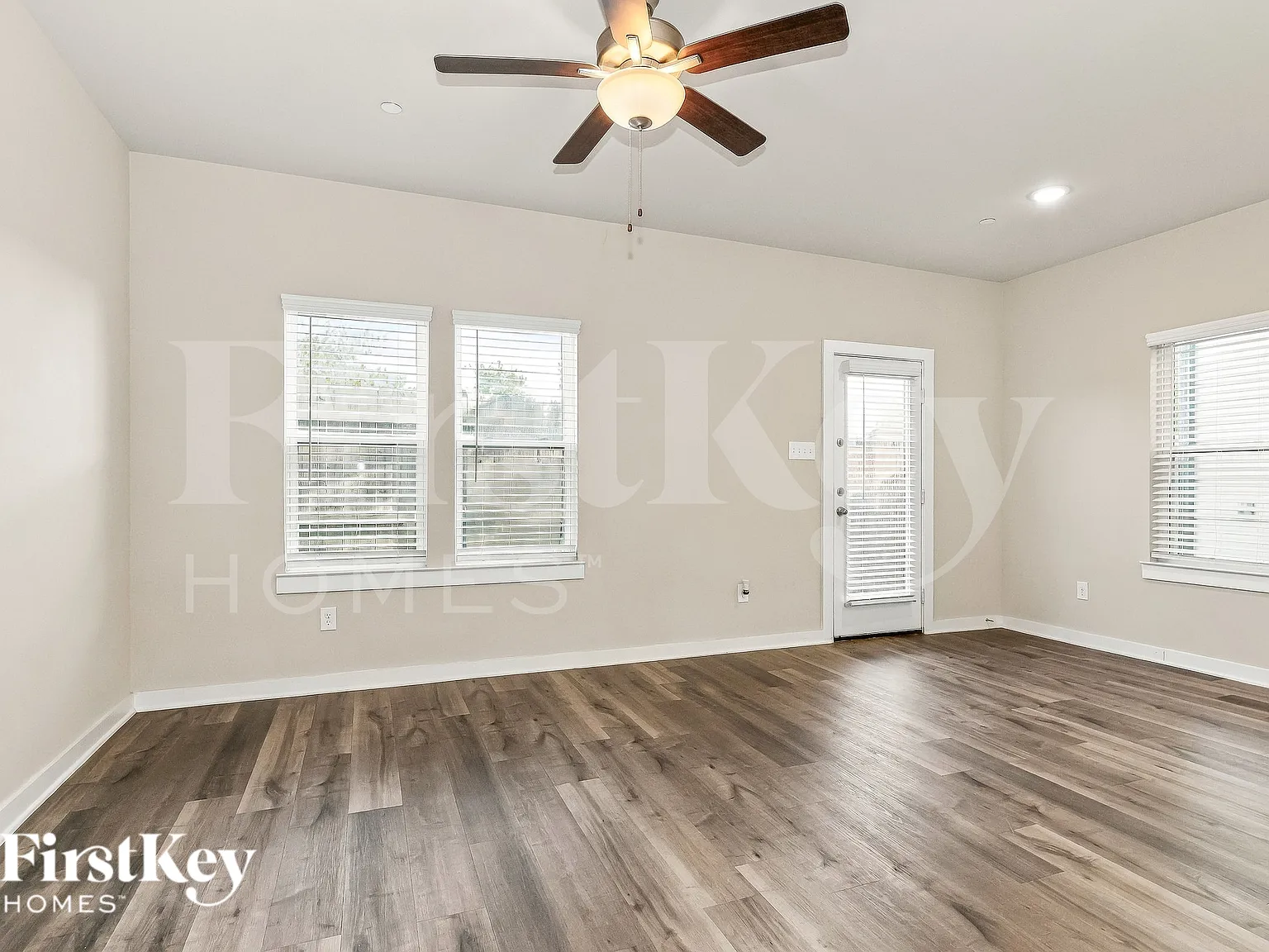 3 bed, 2.5 bath, 1619 sqft, $2,015 — Photo 3