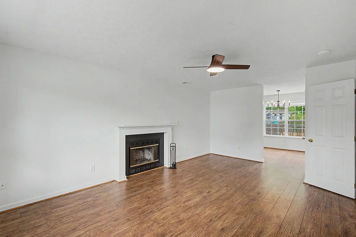 Building Photo - 304 Brittania Dr