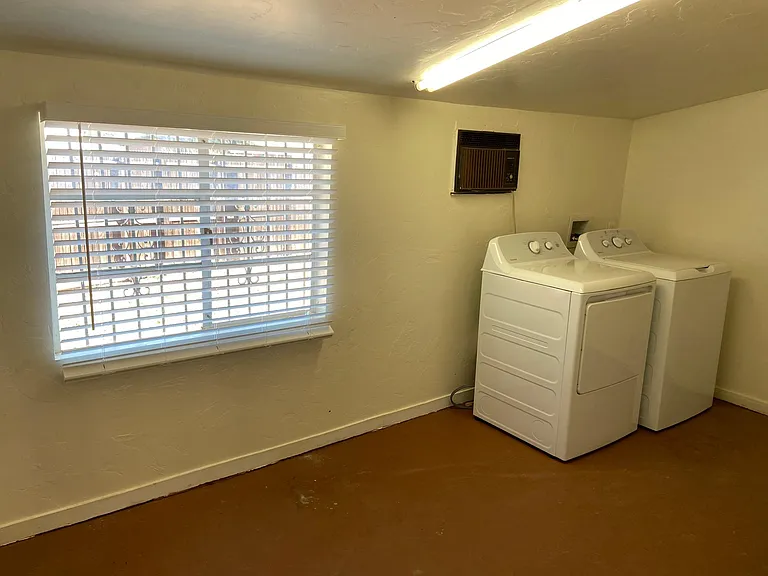 2401 N Jordan Dr — Photo 4