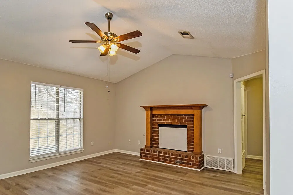 3 bed, 2.0 bath, 1263 sqft, $1,785 — Photo 4