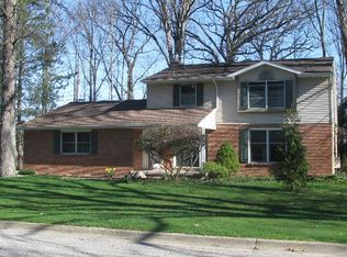 3043 Crestwood Ct, Bay City, MI 48706