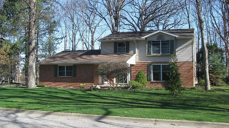3043 Crestwood Ct photo 1
